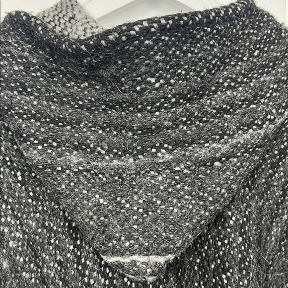 Poncho Womens Black Gray Pullover Fringe Hem Open Sides 1 Button Close Hoodie - Picture 7 of 9